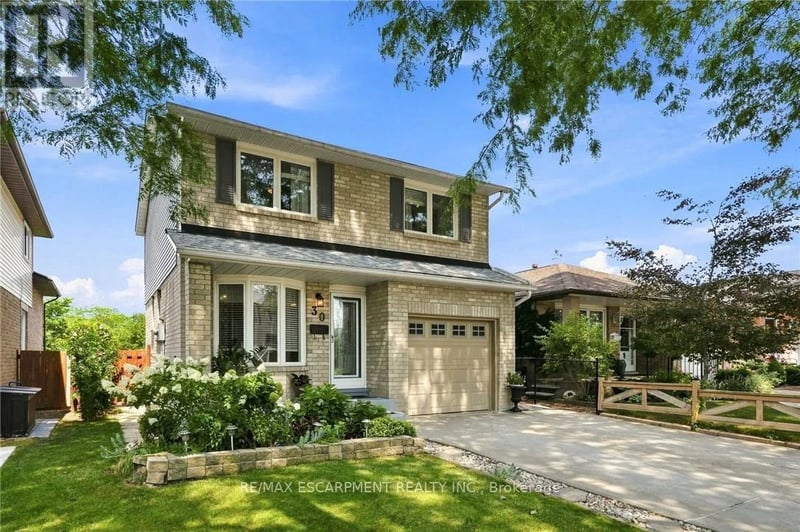 30 Twinoaks Crescent, Hamilton (Stoney Creek), Ontario, L8J2E9, Hamilton (Stoney Creek), Ontario — photo 1 of 5