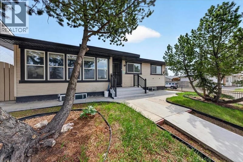 3620 28 Street Southeast, Calgary, Alberta, T2B2H9, Calgary, Alberta — photo 1 of 5