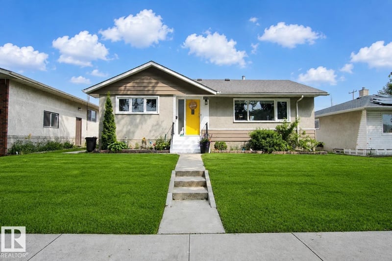 12231 55 ST NW, Edmonton, Alberta, T5W3R5, Edmonton, Alberta — photo 1 of 5