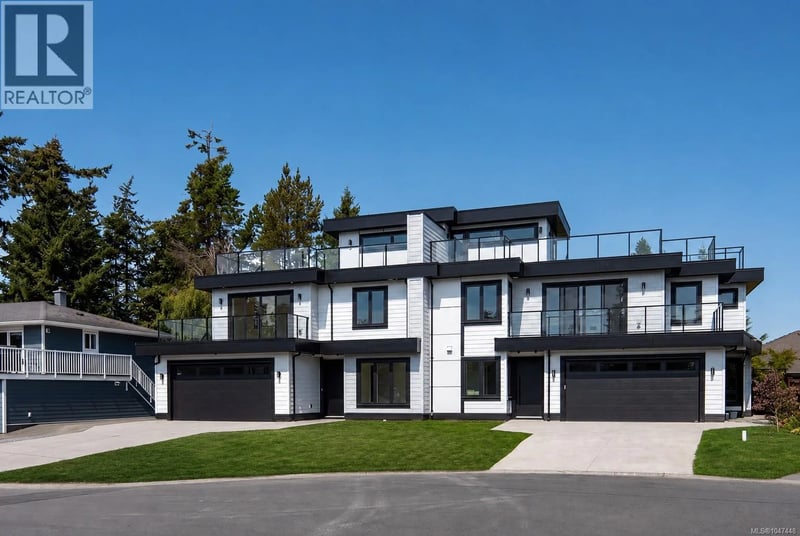2292 Gail Place, Sidney, British Columbia, V8L2S2, Sidney, British Columbia — photo 1 of 5