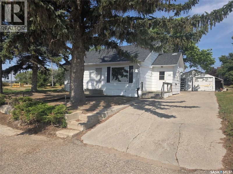 107 Railway AVENUE, Beechy, Saskatchewan, S0L0C0, Beechy, Saskatchewan — photo 1 of 5