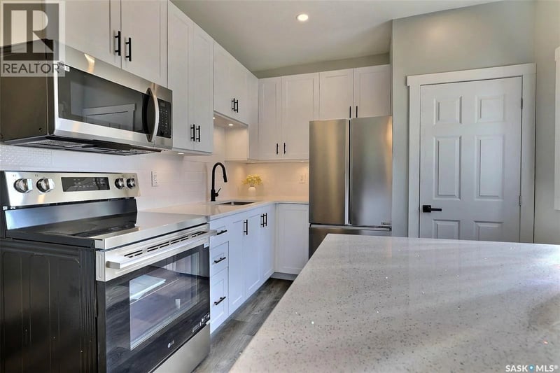 2305 McDonald STREET, Regina, Saskatchewan, S4N2Z2, Regina, Saskatchewan — photo 1 of 5