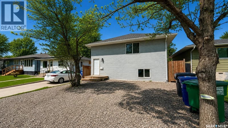 215 V AVENUE N, Saskatoon, Saskatchewan, S7L3E5, Saskatoon, Saskatchewan — photo 1 of 5