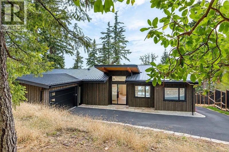 296 Canvasback Place, Salt Spring, British Columbia, V8K2W5, Salt Spring, British Columbia — photo 1 of 5