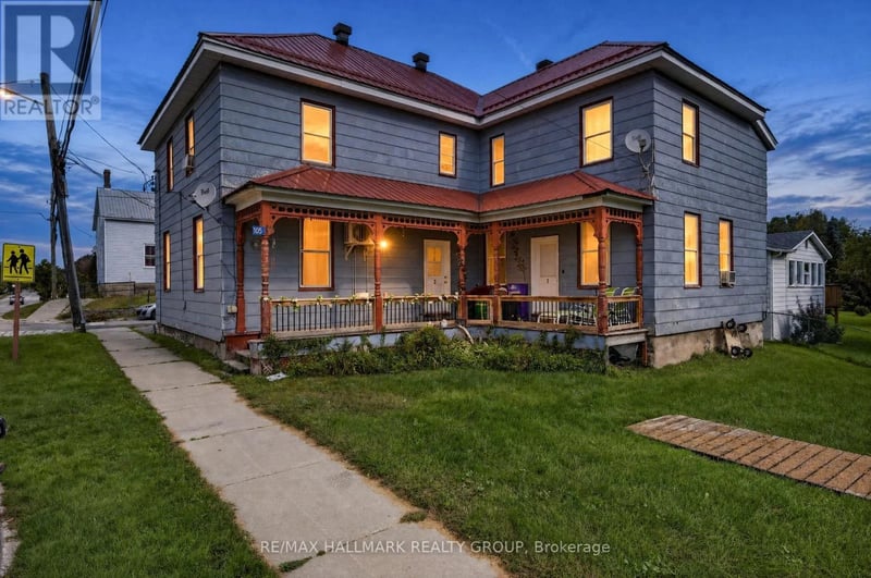 98 North Street, Lanark Highlands, Ontario, K0G1K0, Lanark Highlands, Ontario — photo 1 of 5