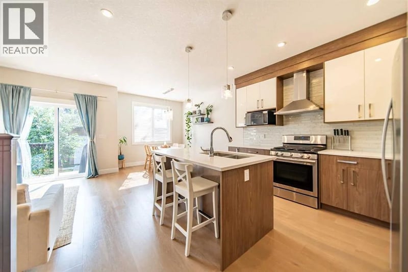 1934 26 Street Southwest, Calgary, Alberta, T3E2A1, Calgary, Alberta — photo 1 of 5