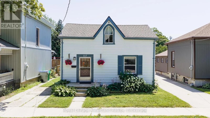 117 Quebec Street, Goderich (Goderich (Town)), Ontario, N7A2G6, Goderich (Goderich (Town)), Ontario — photo 1 of 5