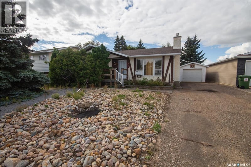 11037 Martin CRESCENT, North Battleford, Saskatchewan, S9A3M9, North Battleford, Saskatchewan — photo 1 of 5