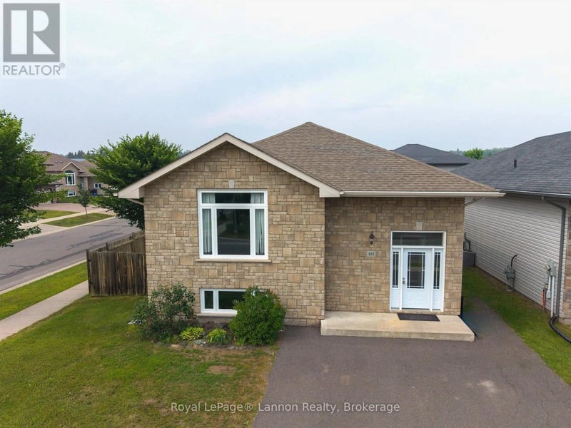 461 LONGBOW Street, Thunder Bay (John Street North), Ontario, P7G0A5, Thunder Bay (John Street North), Ontario — photo 1 of 5