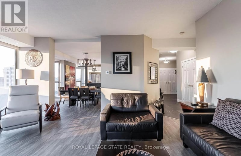 #17C 67 Caroline Street South, Hamilton (Durand), Ontario, L8P3K6, Hamilton (Durand), Ontario — photo 1 of 5