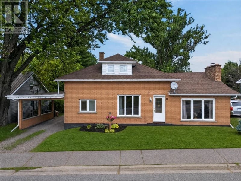 33 Notre Dame Street E, Noelville, Ontario, P0M2N0, Noelville, Ontario — photo 1 of 5