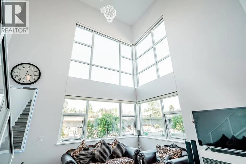 #304 2225 HOLDOM Avenue, Burnaby, British Columbia, V5B0A1, Burnaby, British Columbia — photo 1 of 5