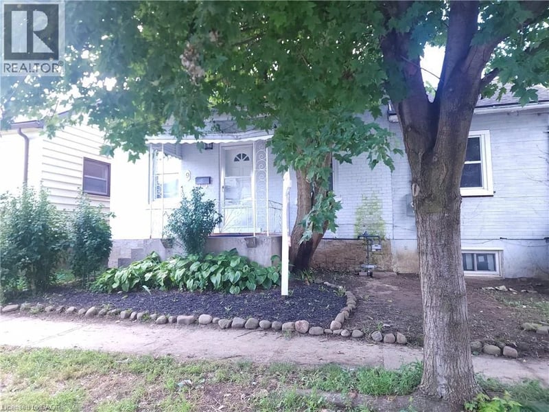 9 WOODLAND Avenue, St. Catharines, Ontario, L2R5A1, St. Catharines, Ontario — photo 1 of 5