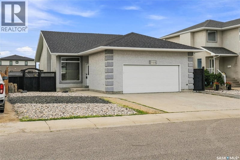 7323 Maple View CRESCENT, Regina, Saskatchewan, S4X4S8, Regina, Saskatchewan — photo 1 of 5