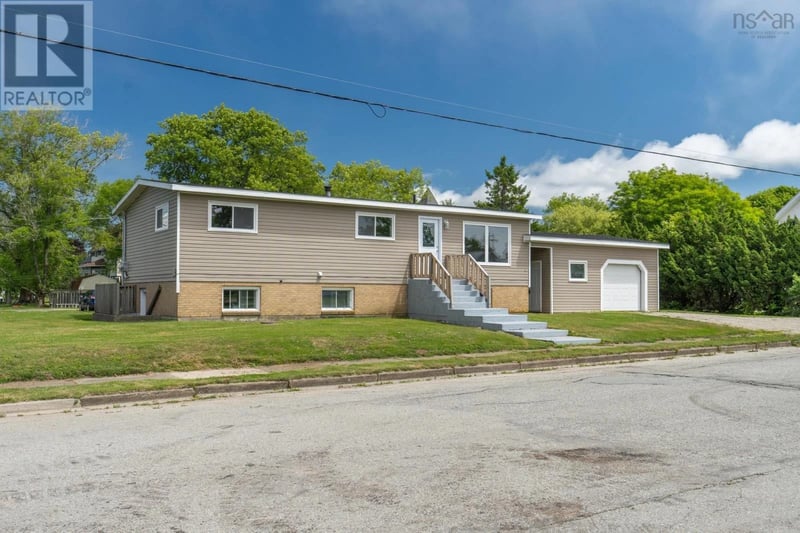 2 Huntington Street, Yarmouth, Nova Scotia, B5A2R9, Yarmouth, Nova Scotia — photo 1 of 5