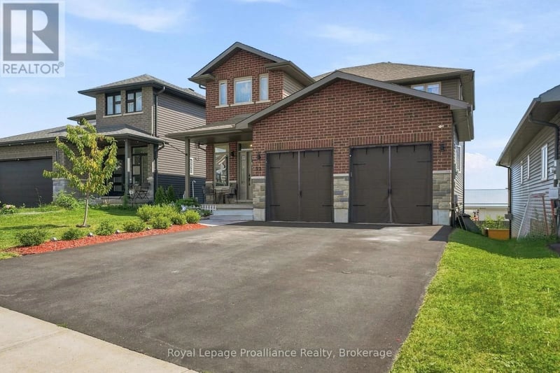 92 Northumberland Boulevard, Quinte West (Murray Ward), Ontario, K8V0L1, Quinte West (Murray Ward), Ontario — photo 1 of 5