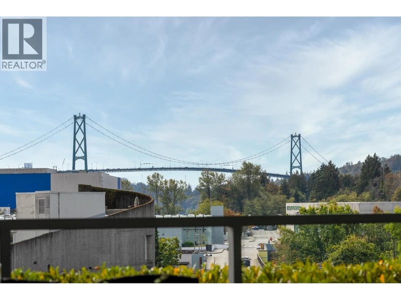 #303 866 ARTHUR ERICKSON Place, West Vancouver, British Columbia, V7T0B2, West Vancouver, British Columbia — photo 1 of 5