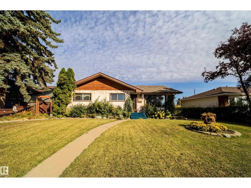4808 106 AV NW, Edmonton, Alberta, T6A1E6, Edmonton, Alberta — photo 1 of 5