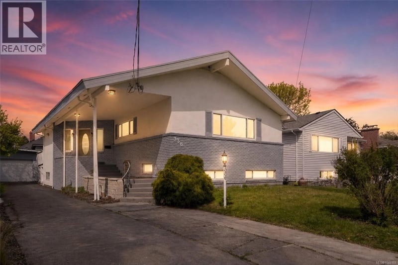 336 Stannard Avenue, Victoria, British Columbia, V8S3M4, Victoria, British Columbia — photo 1 of 5