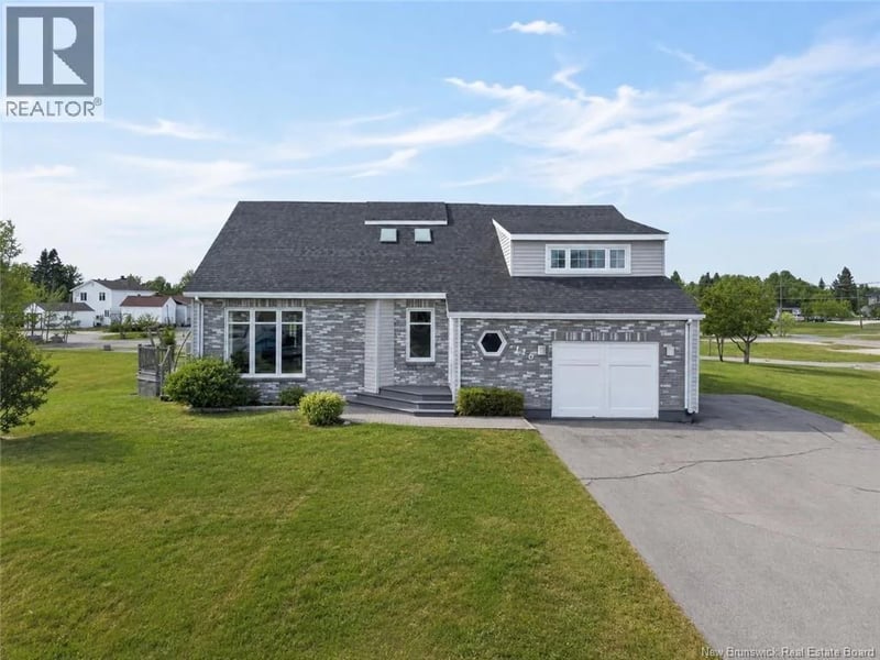 116 Des Champs Street, Lamèque, New Brunswick, E8T1E7, Lamèque, New Brunswick — photo 1 of 5