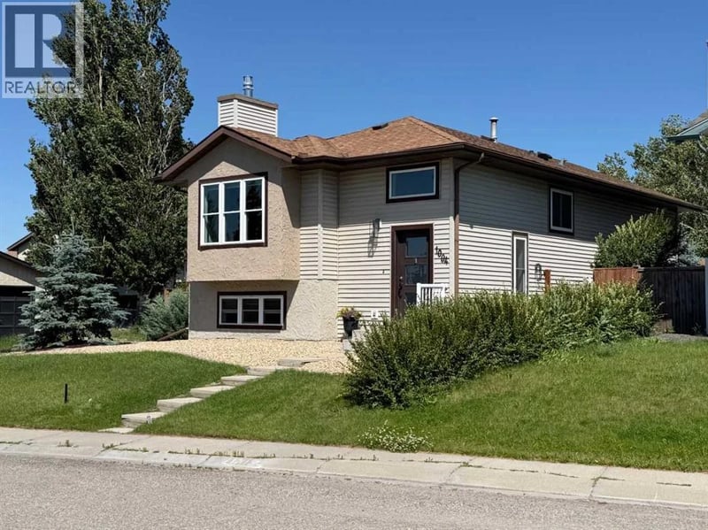 1004 13 Street Southeast, High River, Alberta, T1V1L4, High River, Alberta — photo 1 of 5