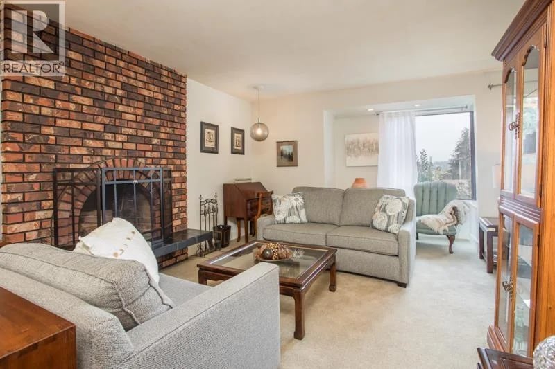 918 LADNER Street, New Westminster, British Columbia, V3L4W4, New Westminster, British Columbia — photo 1 of 5