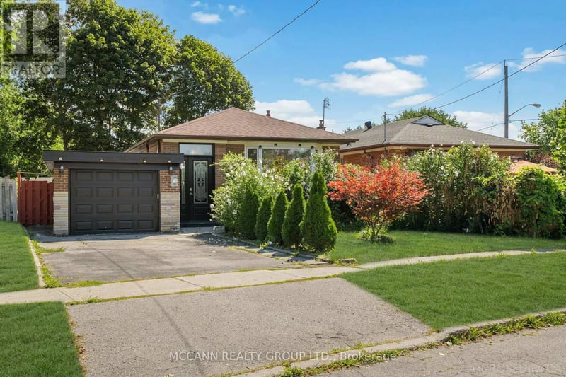 17 Barlow Road, Toronto (Woburn), Ontario, M1G2B5, Toronto (Woburn), Ontario — photo 1 of 5