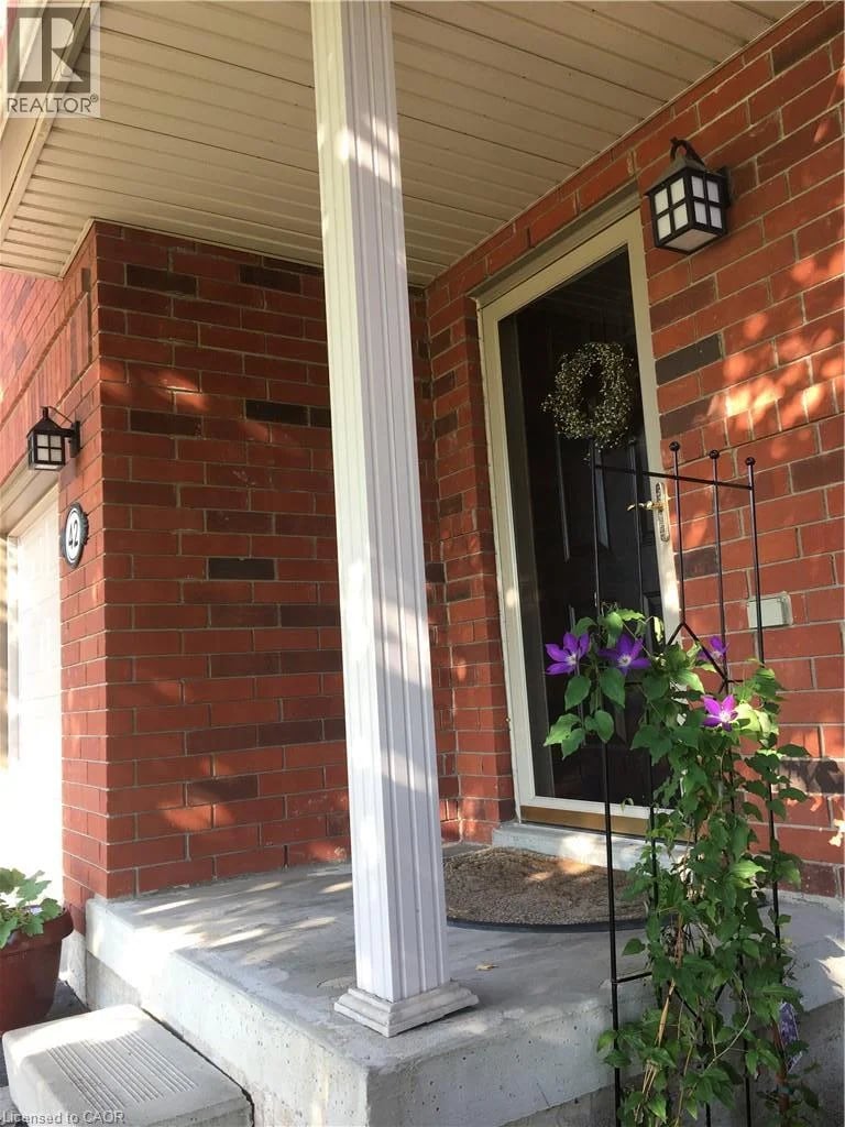 #42 100 BEDDOE Drive, Hamilton, Ontario, L8P4Z2, Hamilton, Ontario — photo 1 of 5