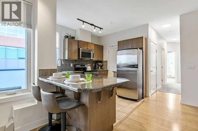 328 21 Avenue Southwest, Calgary, Alberta, T2S0B8, Calgary, Alberta — photo 1 of 5