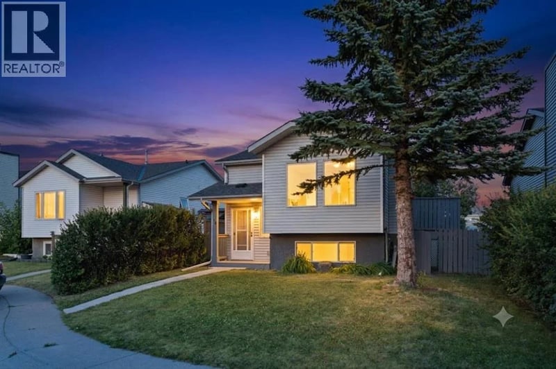 52 Erin Meadows Court Southeast, Calgary, Alberta, T2B2Z7, Calgary, Alberta — photo 1 of 5