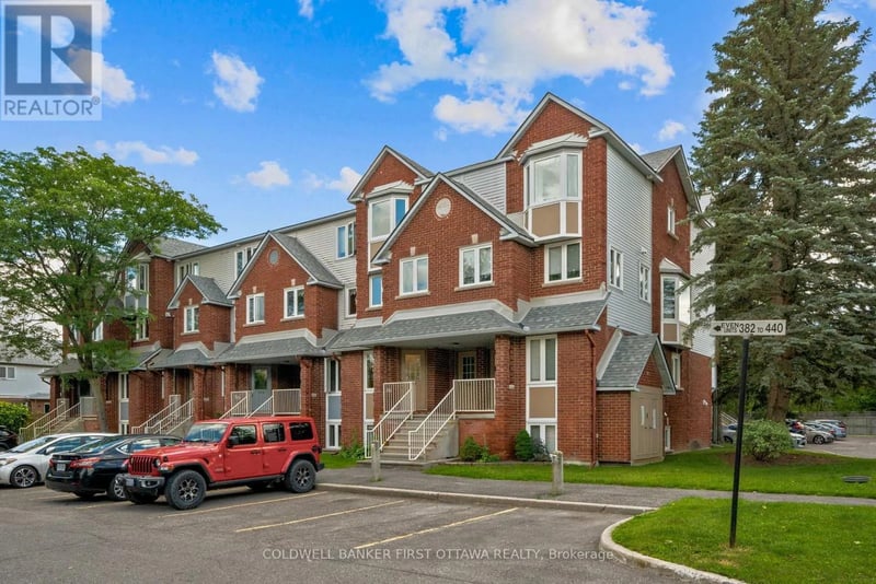386 Briston Private, Ottawa, Ontario, K1G5R3, Ottawa, Ontario — photo 1 of 5