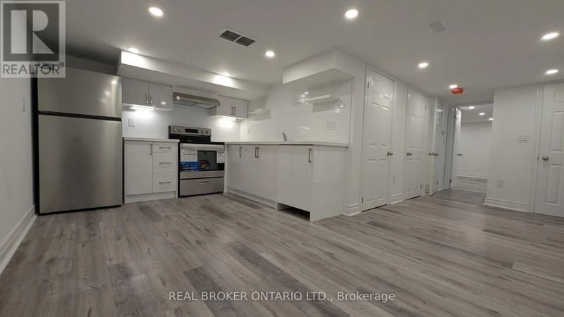 #Unit #4 1150 Woodbine Avenue, Toronto (Danforth Village-East York), Ontario, M4C4C9, Toronto (Danforth Village-East York), Ontario — photo 1 of 5