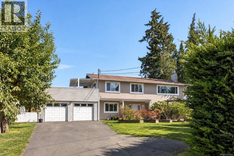 7031 West Saanich Road, Central Saanich, British Columbia, V8M1G8, Central Saanich, British Columbia — photo 1 of 5
