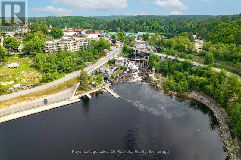 #403 24 Ontario Street, Bracebridge, Ontario, P1L2H5, Bracebridge, Ontario — photo 1 of 5
