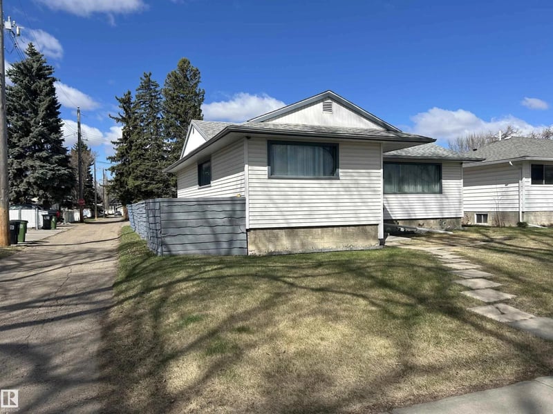9612 75A ST NW, Edmonton, Alberta, T6C2J3, Edmonton, Alberta — photo 1 of 5