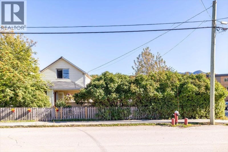 1112 2ND Avenue, Fernie, British Columbia, V0B1M0, Fernie, British Columbia — photo 1 of 5