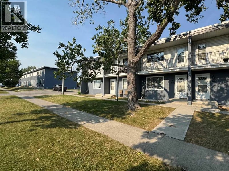 2211 19 Street Northeast, Calgary, Alberta, T2E4Y5, Calgary, Alberta — photo 1 of 5