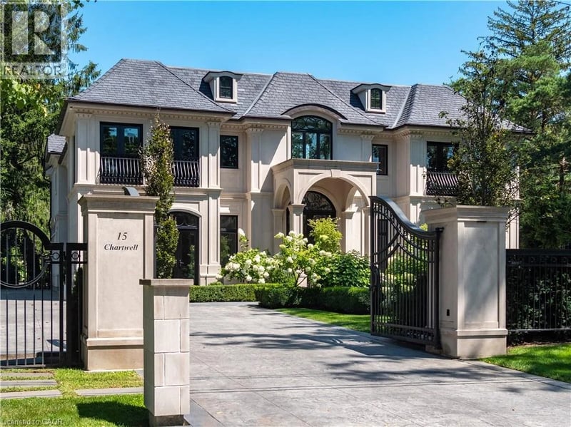 15 CHARTWELL Road, Oakville, Ontario, L6J3Z3, Oakville, Ontario — photo 1 of 5