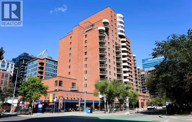 738 3 Avenue Southwest, Calgary, Alberta, T2P0G7, Calgary, Alberta — photo 1 of 5