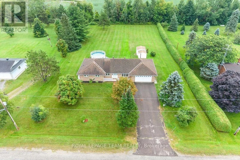 13 Springfield Drive, Whitewater Region, Ontario, K0J1K0, Whitewater Region, Ontario — photo 1 of 5