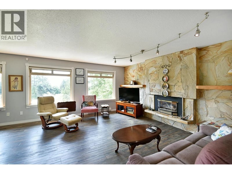 6450 JASPER Road, Sechelt, British Columbia, V7Z0S6, Sechelt, British Columbia — photo 1 of 5