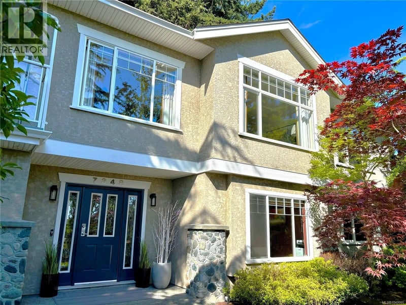 7348 Ridgedown Court, Central Saanich, British Columbia, V8M2H7, Central Saanich, British Columbia — photo 1 of 5