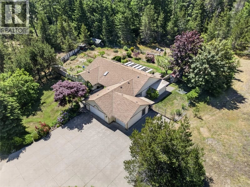 657 Sierra Pines Road, Comox, British Columbia, V9M3W8, Comox, British Columbia — photo 1 of 5