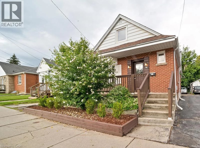82 WHITNEY Avenue, Hamilton, Ontario, L8S2G5, Hamilton, Ontario — photo 1 of 5