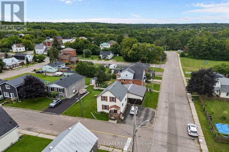 80 Bank Street South, Renfrew, Ontario, K7V2E6, Renfrew, Ontario — photo 1 of 5