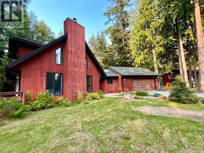 225 6th Street, Nakusp, British Columbia, V0G1R0, Nakusp, British Columbia — photo 1 of 5