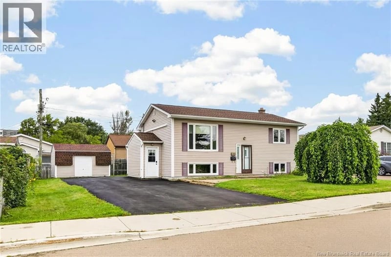 135 Virginia, Dieppe, New Brunswick, E1A5N3, Dieppe, New Brunswick — photo 1 of 5