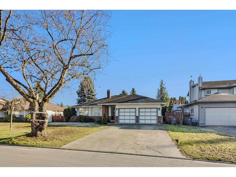 15436 94 Avenue, Surrey, British Columbia, V3R9C9, Surrey, British Columbia — photo 1 of 5