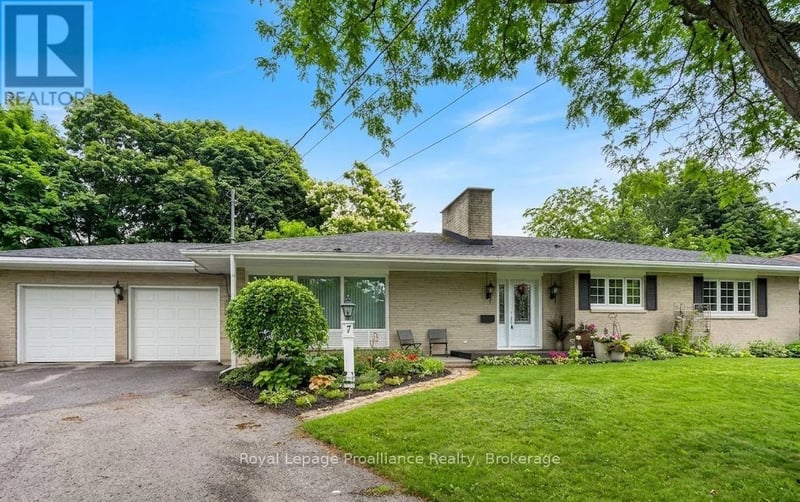 7 Eastwood Park Drive, Belleville (Belleville Ward), Ontario, K8N1W3, Belleville (Belleville Ward), Ontario — photo 1 of 5