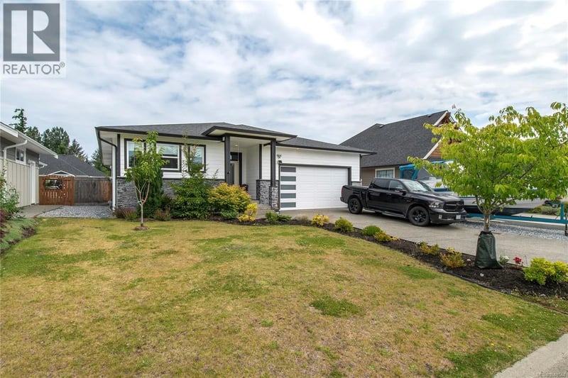 720 Sitka Street, Campbell River, British Columbia, V9H0E5, Campbell River, British Columbia — photo 1 of 5